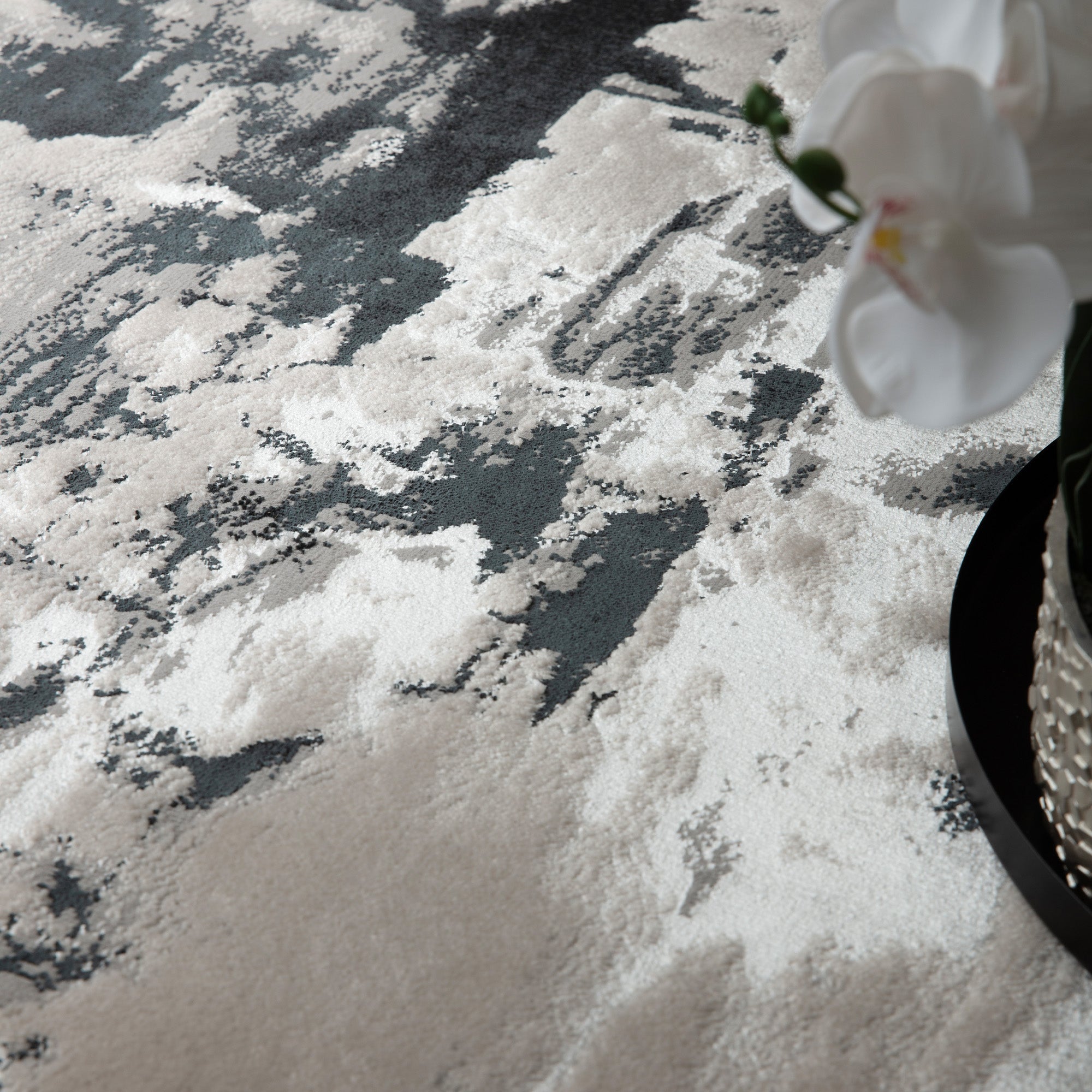 Aurora Glacier Metallic Silver Rug AU10