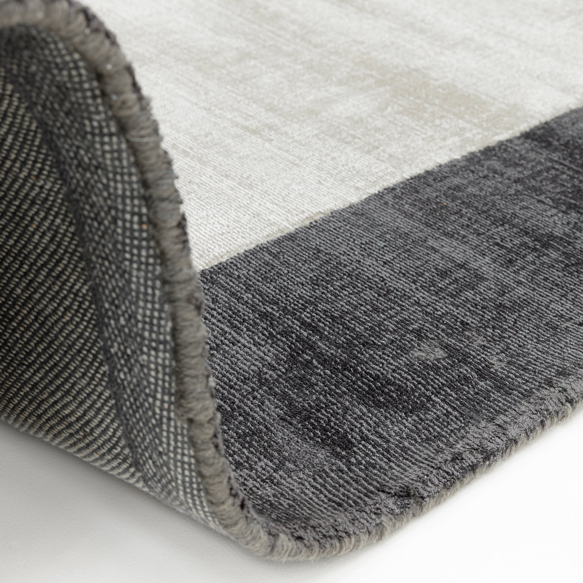 Blade Border Charcoal / Silver Rug
