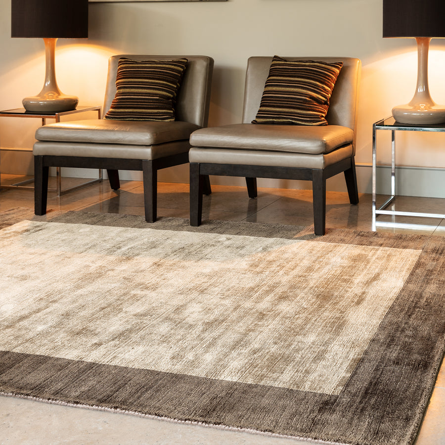 Blade Border Chocolate / Mocha Rug
