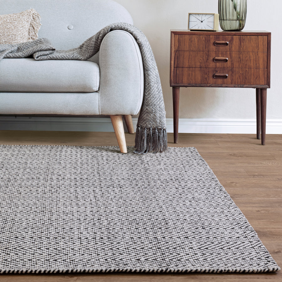 Ives Black/White Rug