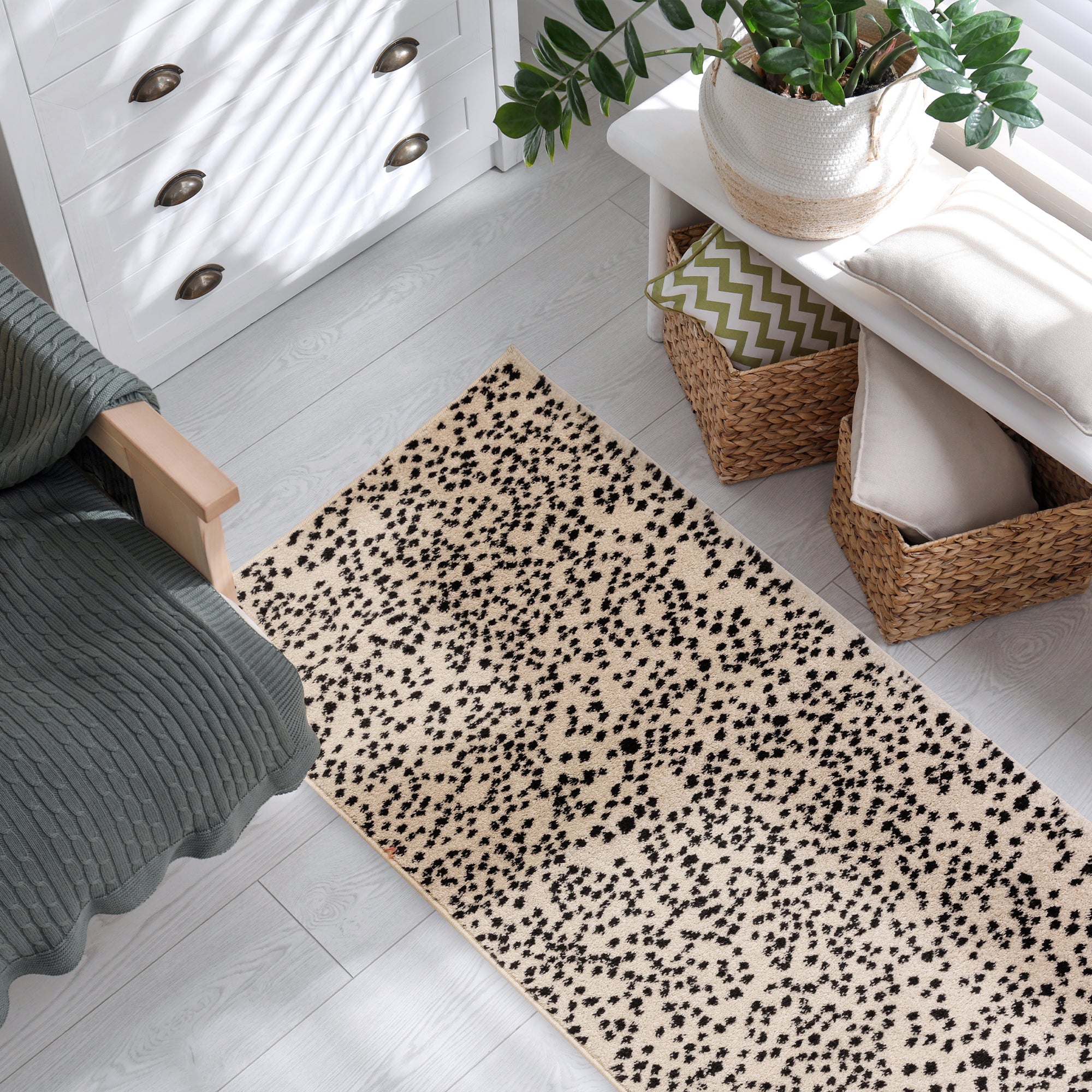 Alfombra Muse MU11 negra con manchas