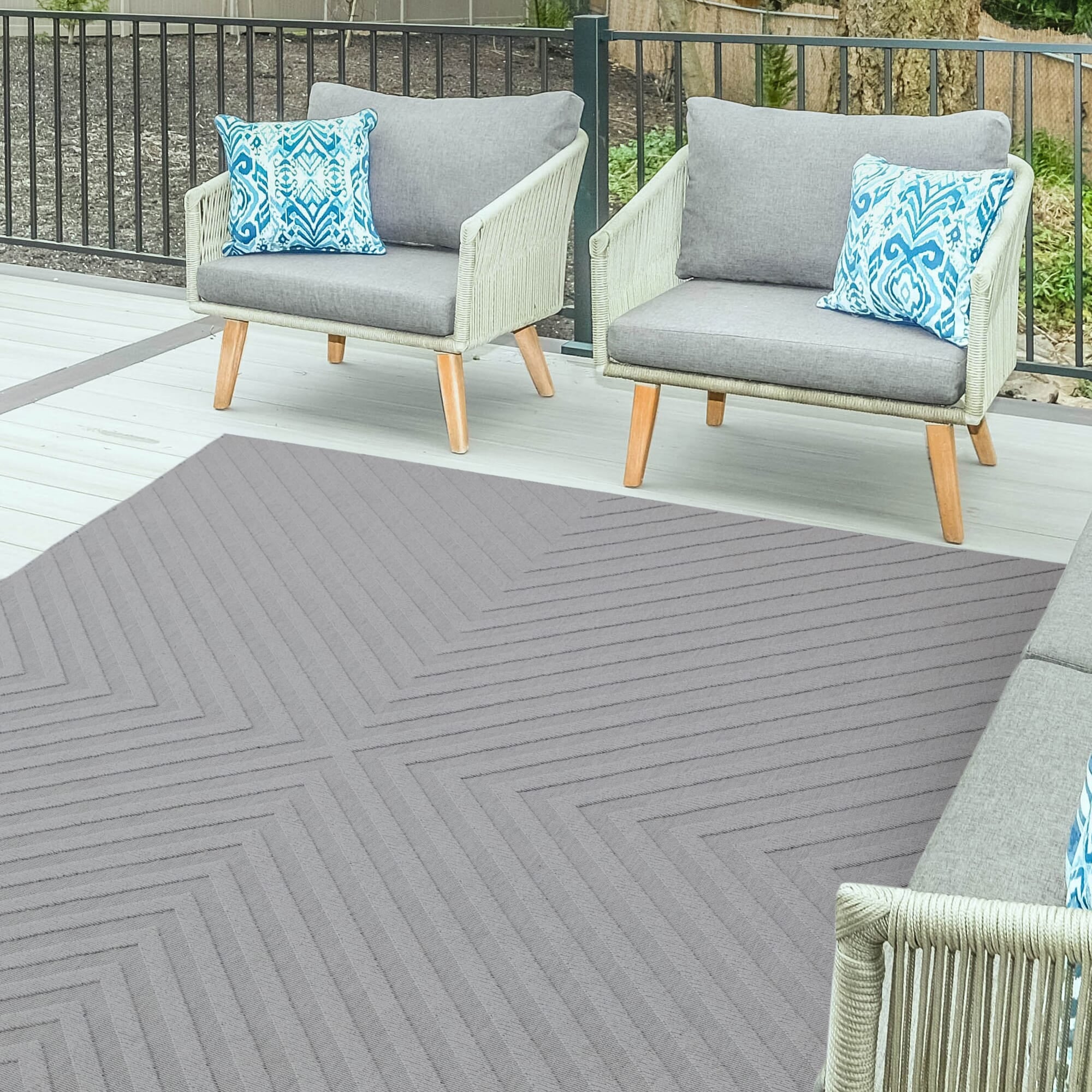 Antibes Light Grey Arrow Indoor/Outdoor Rug AN07