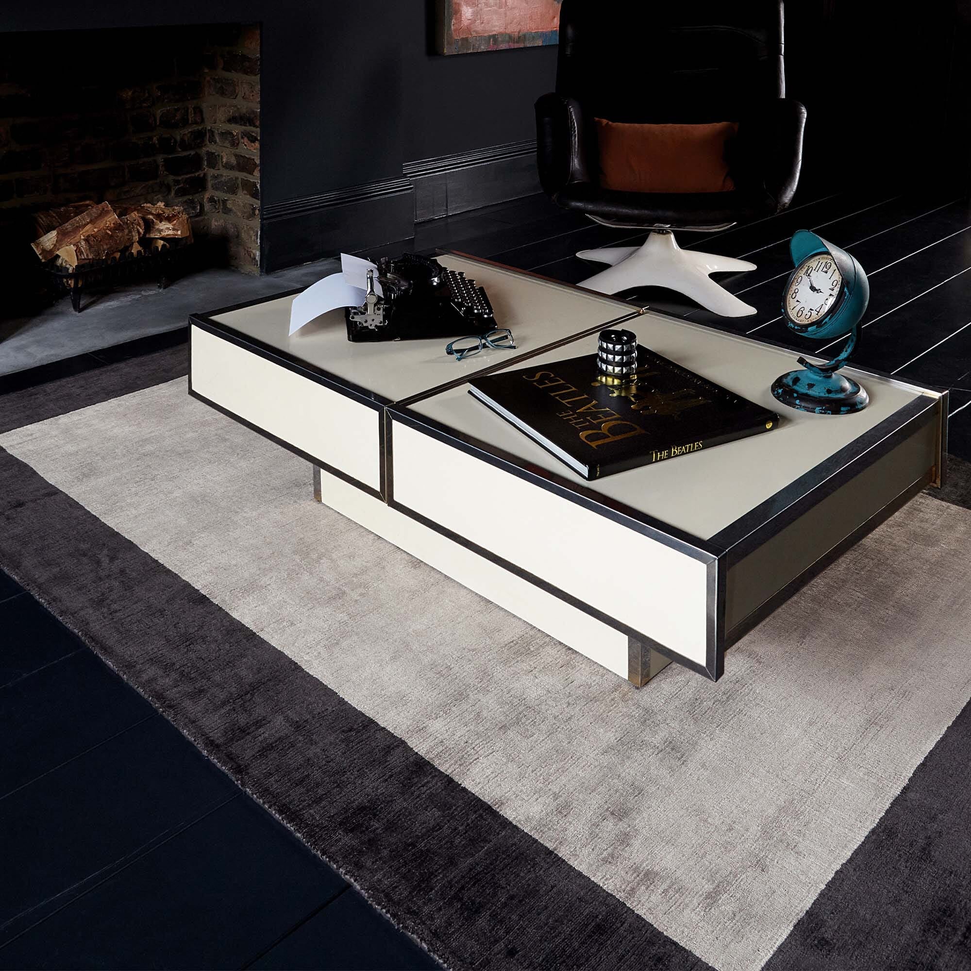 Blade Border Charcoal / Silver Rug