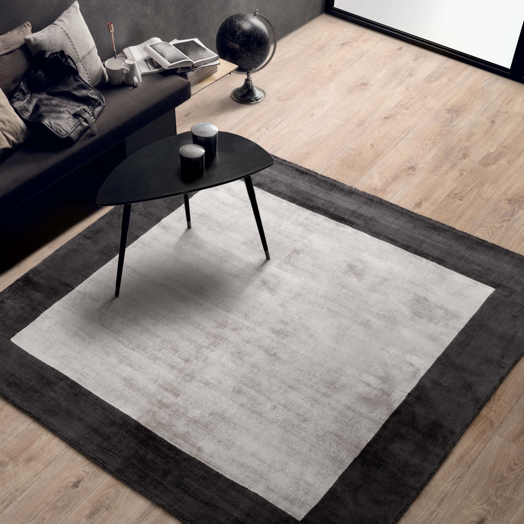 Blade Border Charcoal / Silver Rug