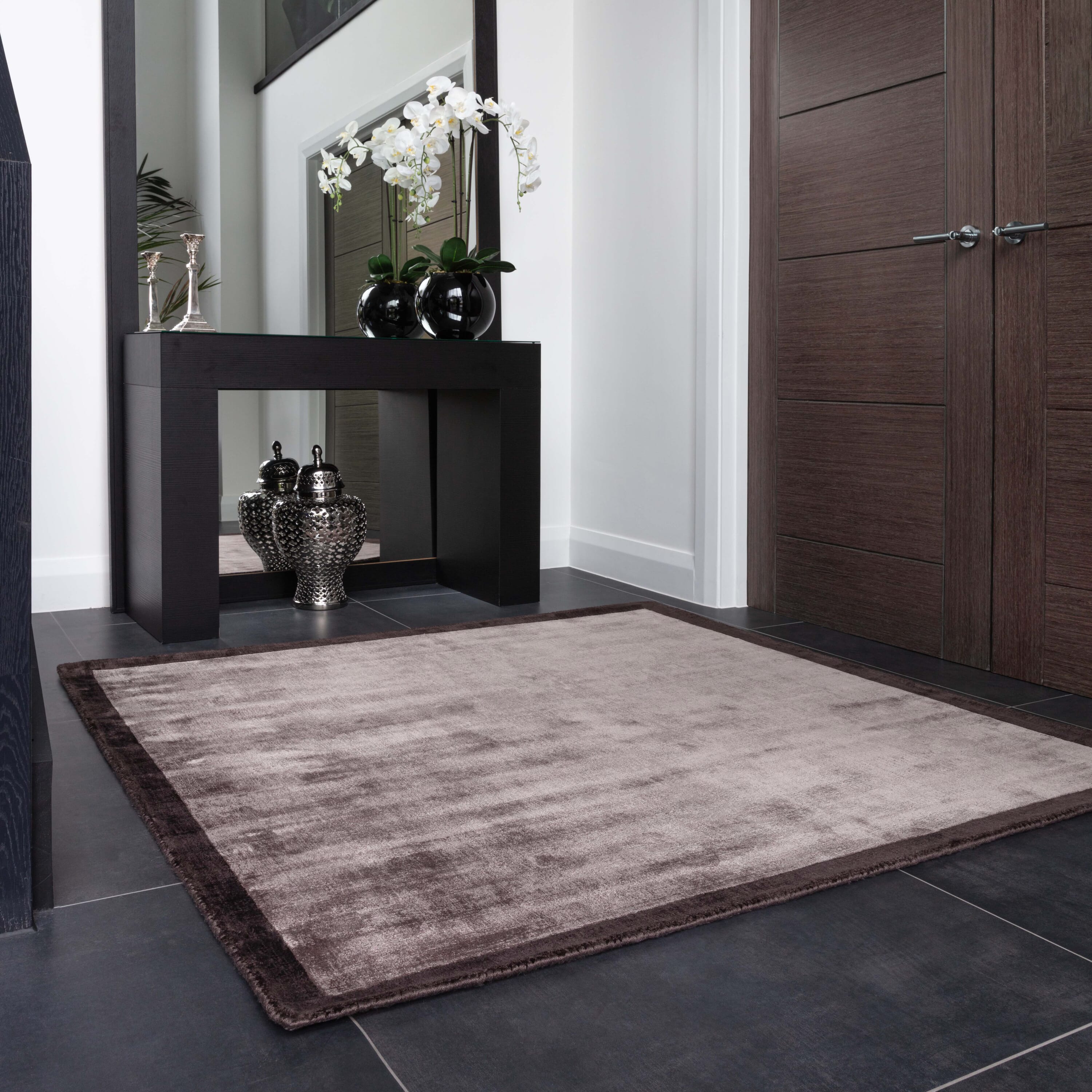 Blade Border Charcoal / Moleskin Rug