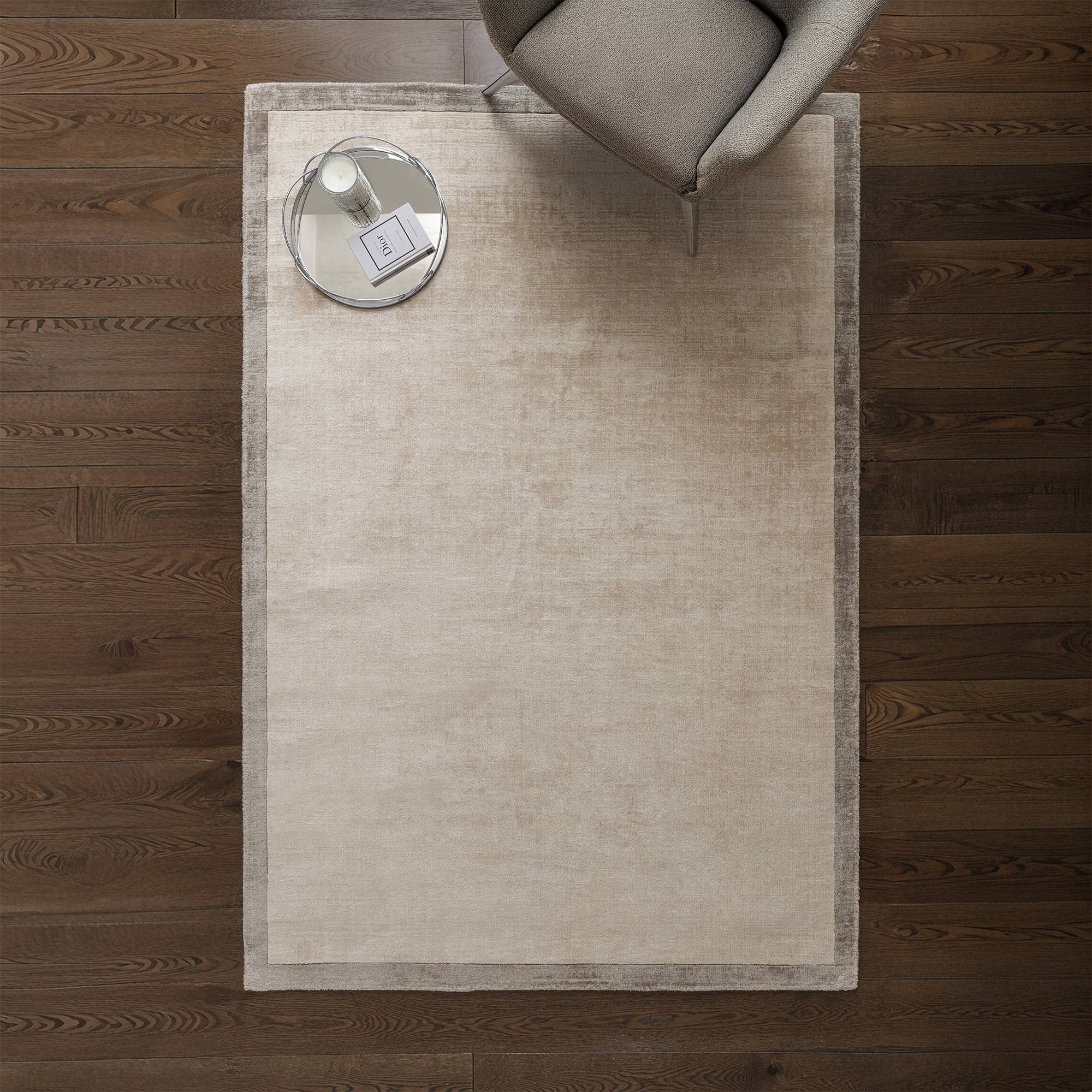 Blade Border Putty / Silver Rug