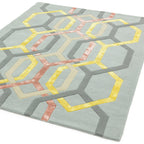 Alfombra de lana Matrix Hexagon plateada, hecha a mano MAX67