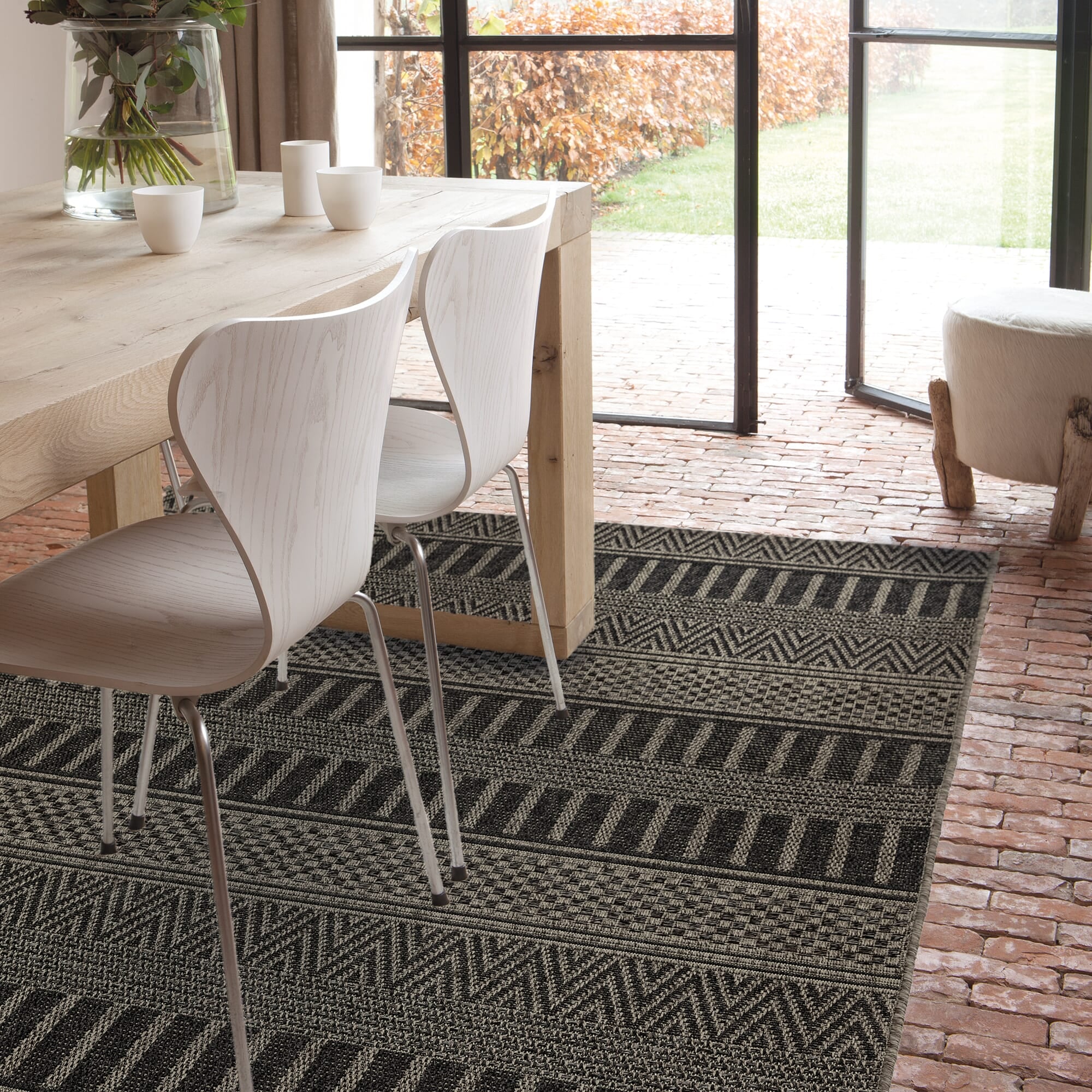 Varanda VA03 Black Stripe Rug  - offline